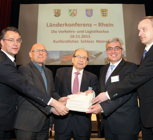 Die Verkehrsminister der Rheinanlieger-Länder haben bei der „Länderkonferenz Rhein“ deutlich mehr Investitionen des Bundes in die Infrastruktur, vor allem in die Binnenschifffahrt, gefordert. Bild: Stefan Sämmer