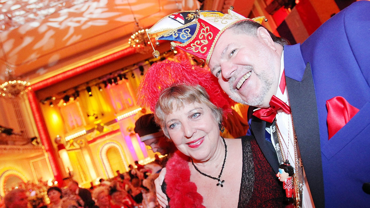 Ministerpräsident Kurt Beck und Schauspielerin Marie-Luise Marjan im vergangenen Jahr bei der Fernsehsitzung "Mainz bleibt Mainz, wie es singt und lacht" im Kurfürstlichen Schloss in Mainz. Bild: rlp-Archiv