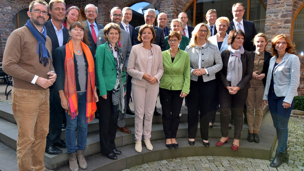 Der rheinland-pfälzische und saarländische Ministerrat bei der gemeinsamen Ministerratssitzung in Langweiler