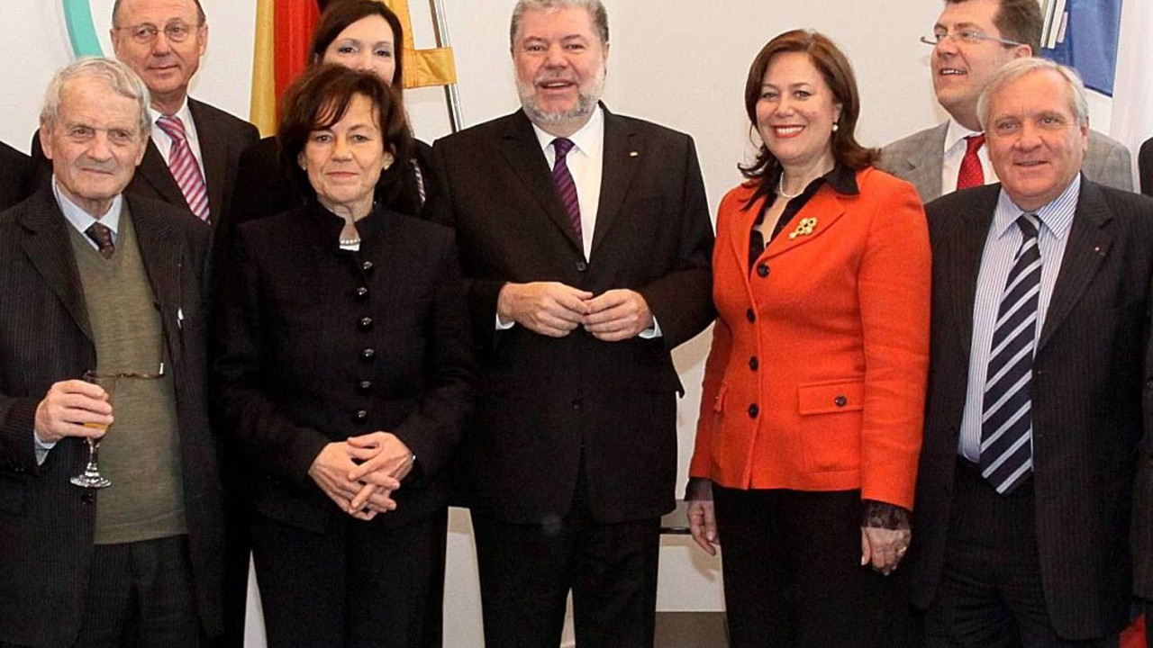 Margit Conrad, Kurt Beck und Catherine TroendlÃ© mit Vertretern der Freundschaftsgruppe; Bild: Stk