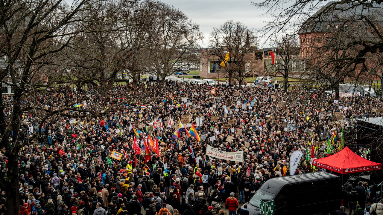 "Demokratie schützen – Rechtsextremismus stoppen" in Mainz mit 10.000 Menschen. 