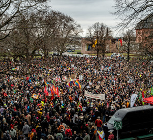 "Demokratie schützen – Rechtsextremismus stoppen" in Mainz mit 10.000 Menschen. 
