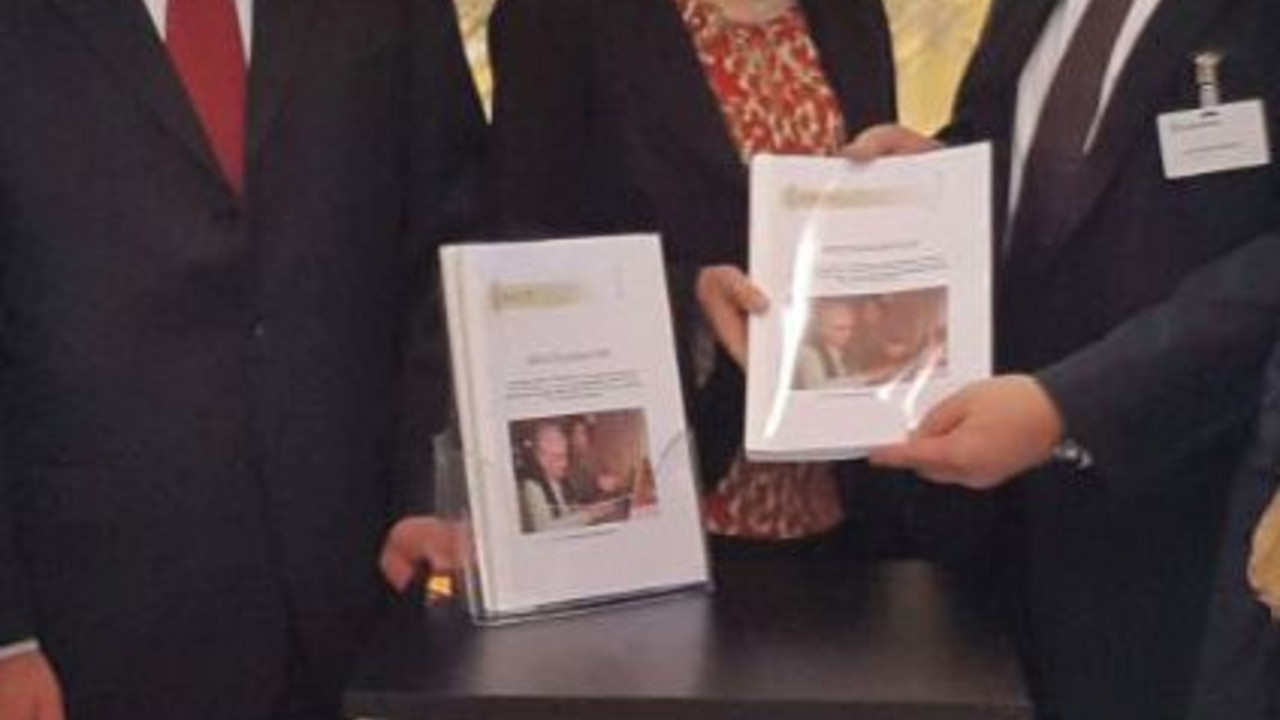Gesundheitsministerin Sabine Bätzing-Lichtenthäler informiert sich auf der CeBIT über telemedizinische Projekte; Bild: Gesundheitsministerium