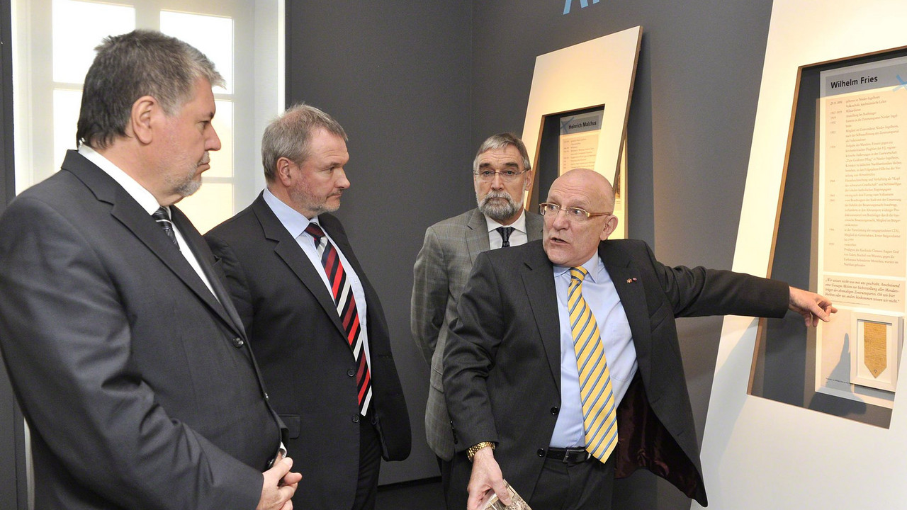 Ministerpräsident Kurt Beck bei der Finissage in Ingelheim; Bild: Thomas Schmidt