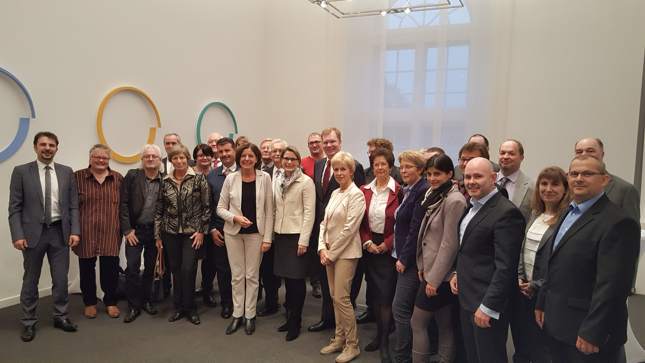 Ministerpräsidentin Dreyer und Bildungsminsiterin Hubig mit den Schulelternbeiräten