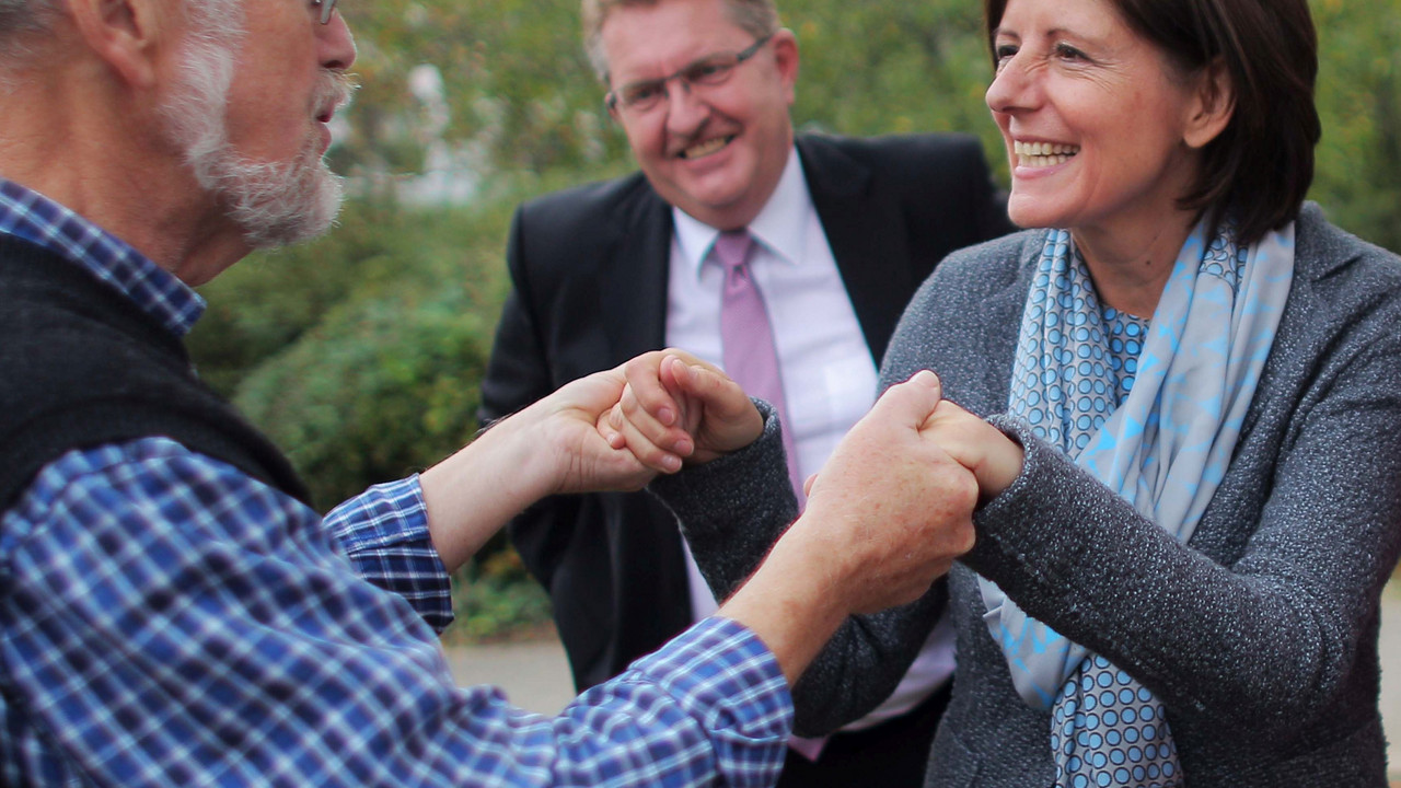 Ministerpräsidentin Malu Dreyer im gemeinschaftlichen Wohnprojekt Vis-a-Vis in Mainz; Bild: Erichsen