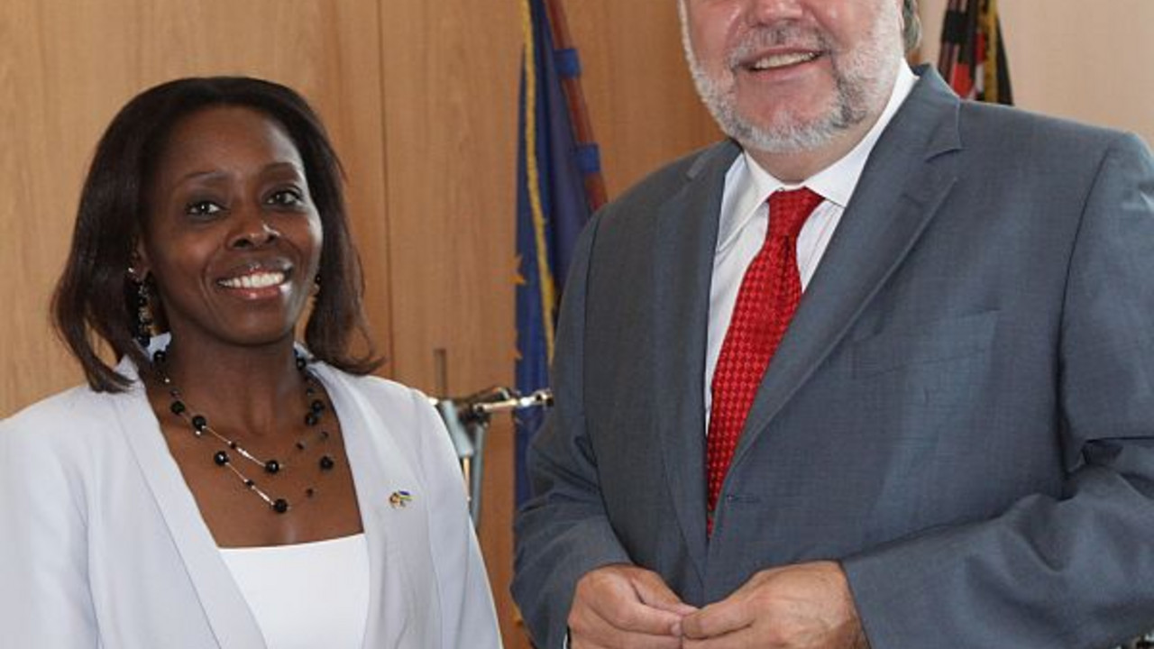 Botschafterin Nkulikiyinka und Ministerpräsident Beck; Bild: Sämmer