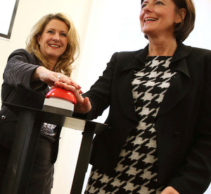 Ministerpräsidentin Malu Dreyer und Staatssekretärin Heike Raab geben den Startschuss für das Bürgerbeteiligungsverfahren zum Transparenzgesetz; Bild: Sell / © Staatskanzlei RLP