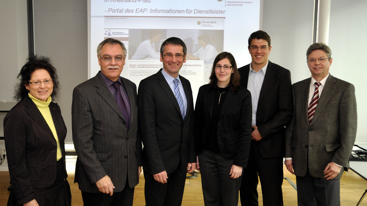 Pressekonferenz mit Innenminister Karl Peter Bruch und Hendrik Hering zur Vorstellung des EAP