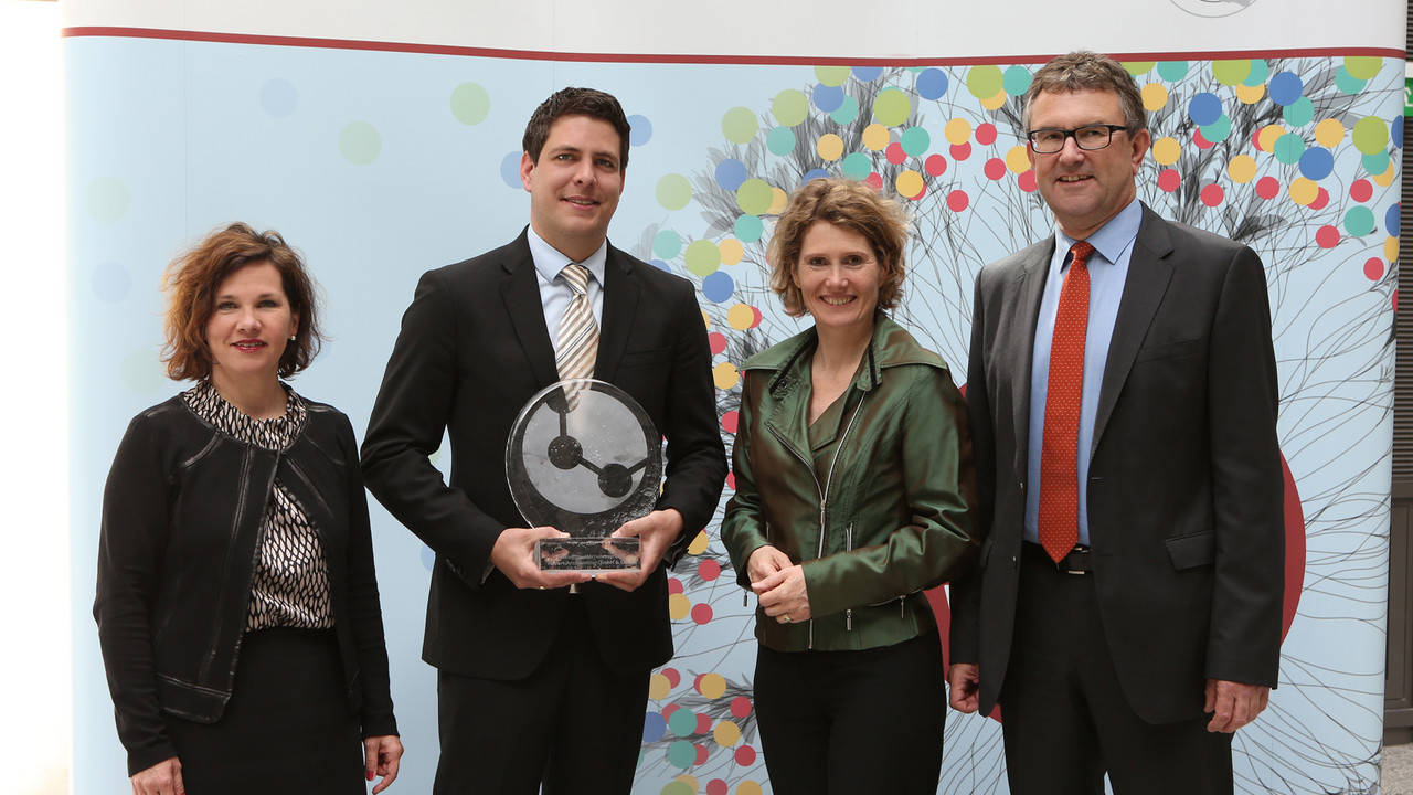 Heike Arend, Geschäftsführerin ZIRP; Marco Hevert, Geschäftsführer Hevert-Arzneimittel GmbH & Co. KG; Wirtschaftsministerin Eveline Lemke; Ulrich Dexheimer, Sprecher des Vorstands der Investitions- und Strukturbank Rheinland-Pfalz (ISB); Bild: ZIRP