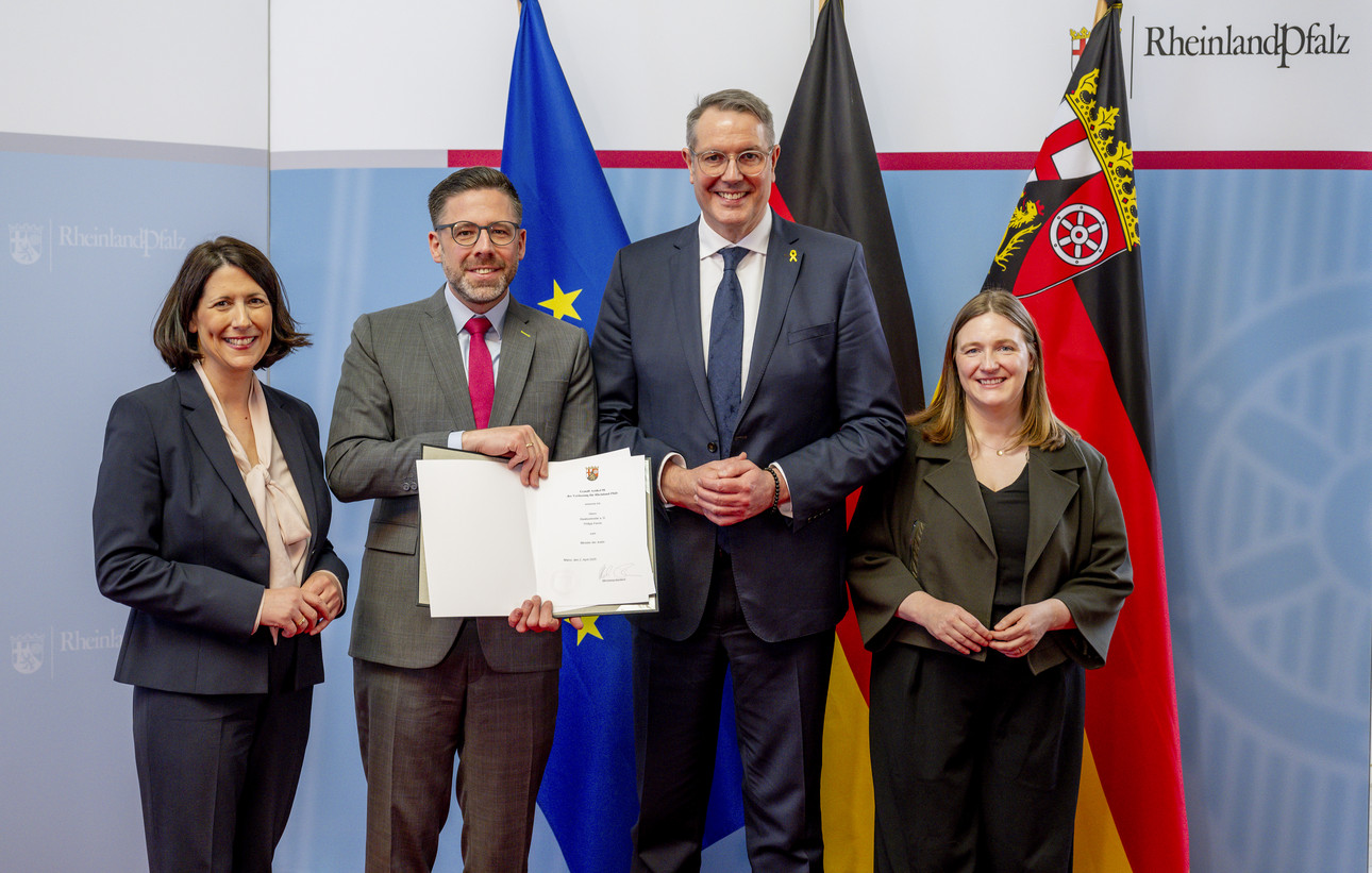 Auf dem Bild ist das rheinland-pfälzische Kabinett zu sehen.