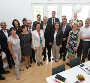 Gruppenfoto des Ministerrates mit Beaufteragten der Evangelischen Kirche; Bild: Sämmer / © Staatskanzlei rlp