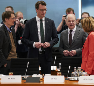 Treffen der Länderchef/innen mit Bundeskanzler. Im Bild: Lauterbach, Wüst, Scholz, Dreyer