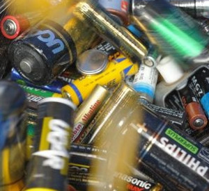 Alt-Batterien als Beispiel für Sonderabfall; Bild: dpa, Archiv