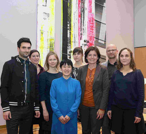 Gruppenbild mit den Stipendiatinnen und Stipendiaten 2013 des Künstlerhauses Schloss Balmoral – v.l.n.r. Stefan Eichhorn, Katrin Vatters (Schloss Balmoral), Astrid Busch, Akane Kimbara, Jennifer Danos, Ministerpräsidentin Malu Dreyer, Dr Oliver Kornho