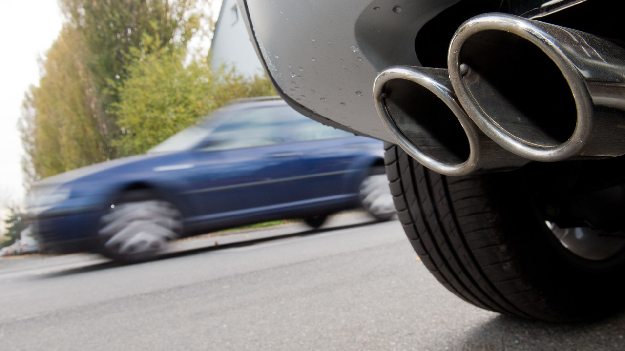 Dieselauto auf der Stra�e