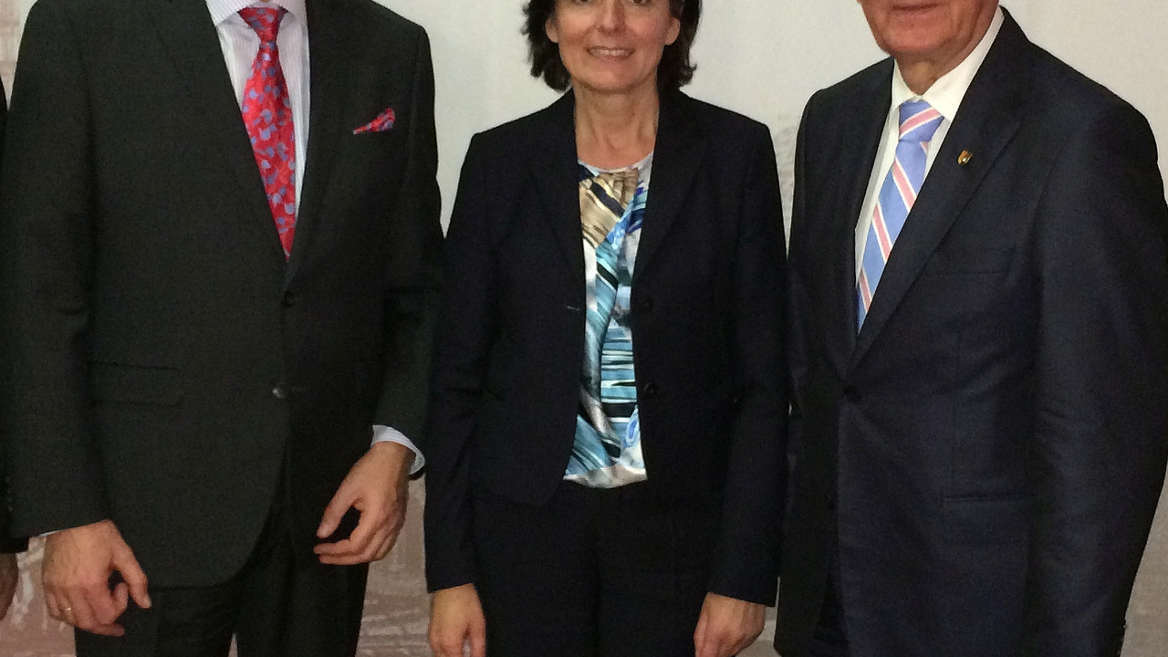 Von links: der neue Präsident des Deutschen Landkreistages, Landrat Reinhard Sager, Ministerpräsidentin Malu Dreyer und Landrat Hans Jörg Duppré; Bild: Deutscher Landkreistag