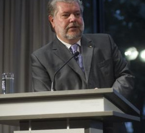 Beck bei der Diskussion in der Landesvertretung; Bild: Unger