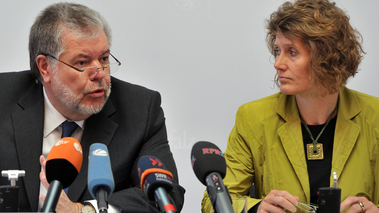 Ministerpräsident Beck und Wirtschaftsministerin Lemke bei der Pressekonferenz zur Klausurtagung des Kabinetts; Bild: © Staatskanzlei