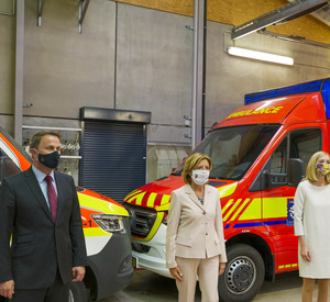 Ministerpräsidentin Malu Dreyer, Xavier Bettel, Premierminister des Großherzogtums Luxemburg, und Taina Bofferding, Ministerin für Inneres des Großherzogtums Luxemburg, haben ein Abkommen über die grenzüberschreitende Notfallrettung unterzeichnet.