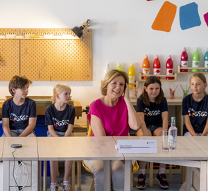 Bildungsministerin Stefanie Hubig, Ministerpräsidentin Malu Dreyer und Schulleiterin Susanne Rammenzweig-Fendel
