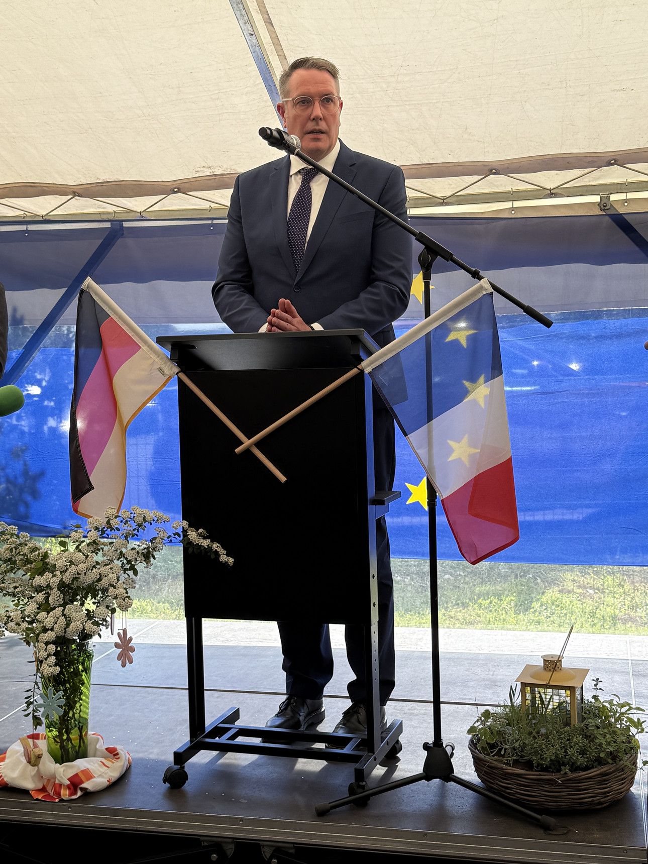 Ministerpräsident Alexander Schweitzer im deutsch-französischen Kindergarten Liederschiedt