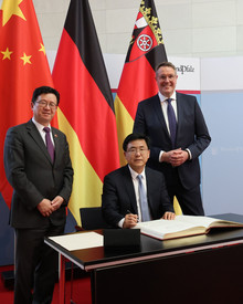 Alexander Schweitzer bespricht Außenhandelsfragen mit Delegation der chinesischen Partnerprovinz Fujian 