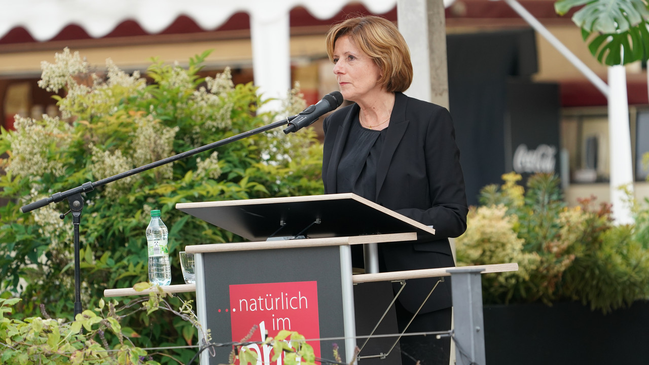Ministerpräsidentin Malu Dreyer spricht an der Gedenkveranstaltung am zweiten Jahrestag der Flutkatastrophe