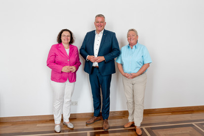Ministerpräsident Gordon Schnieder im Gespräch mit Andrea Nahles und Ulrike Mohrs: Partnerschaftliche Zusammenarbeit konsequent fortsetzen und weiter stärken Ministerpräsident Gordon Schnieder im Gespräch mit Andrea Nahles und Ulrike Mohrs: Partnerschaftliche Zusammenarbeit konsequent fortsetzen und weiter stärken