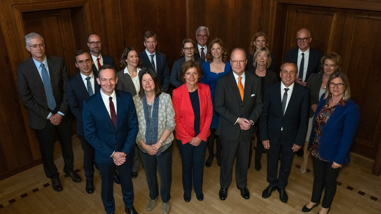 Die Landesregierung und die Unternehmensleitung und Geschäftsführung von Boehringer Ingelheim beim gemeinsamen Gespräch. 