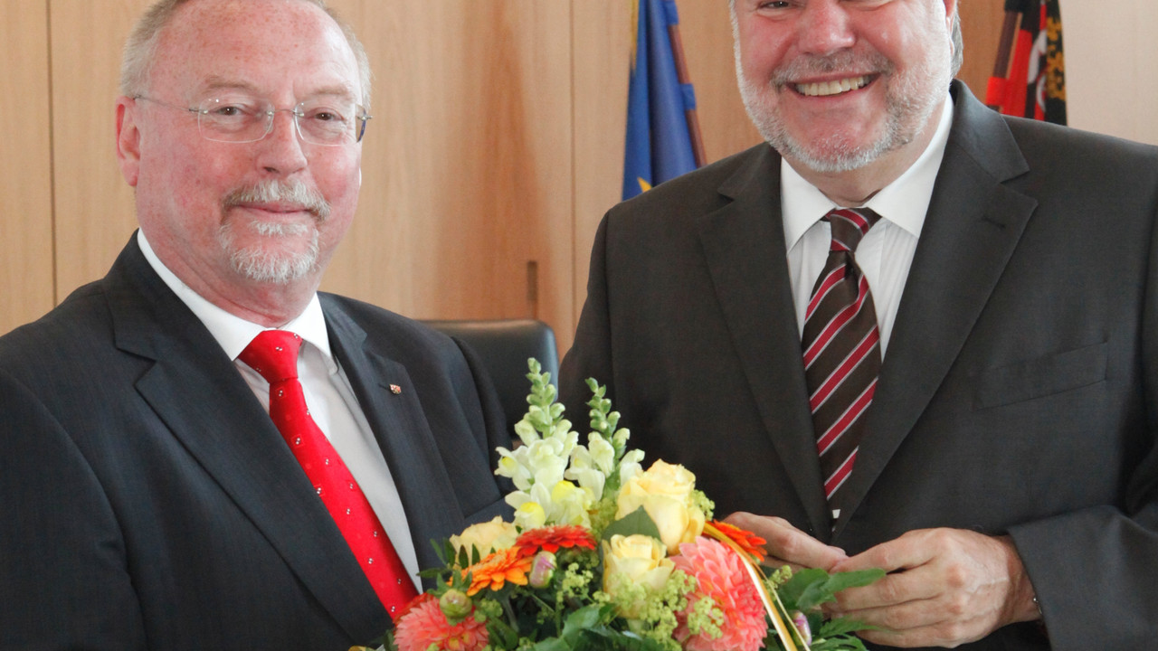 Beauftragter Siegfried Englert mit Beck, Bild: Bauer / © Staatskanzlei