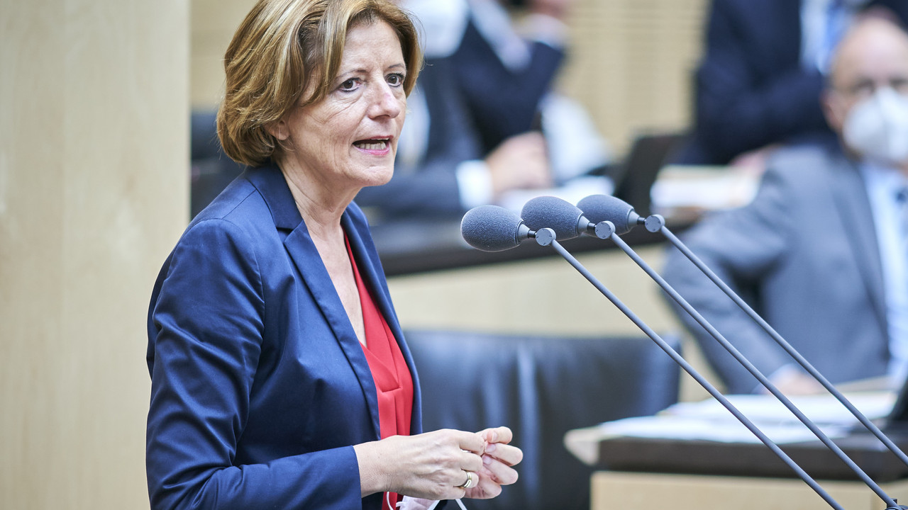 Ministerpräsidentin Malu Dreyer spricht im Bundesrat zum Gesetz zur Weiterentwicklung der Gesundheitsversorgung.