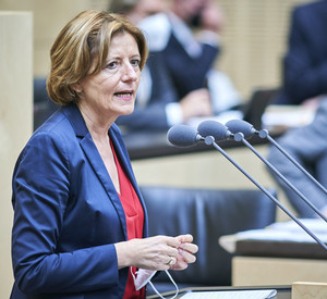Ministerpräsidentin Malu Dreyer spricht im Bundesrat zum Gesetz zur Weiterentwicklung der Gesundheitsversorgung.