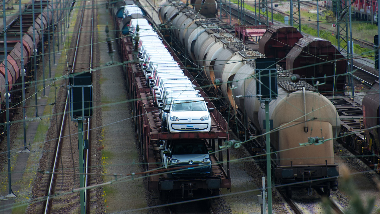 Güterwagons auf einem Rangierbahnhof