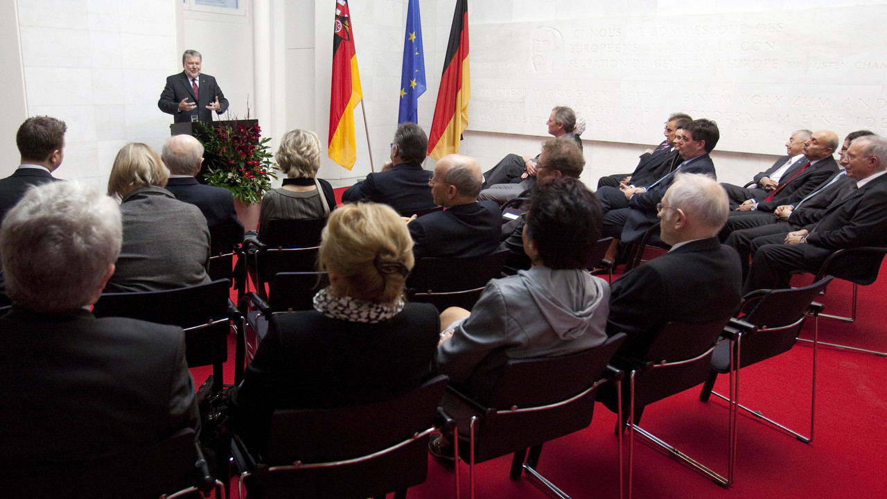 Überreichung der Wirtschaftsmedaille; Bild: Bauer
