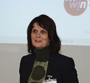 Bildungsministerin Vera Reiß beim Transfer-Speed-Dating; Bild: ZIRP