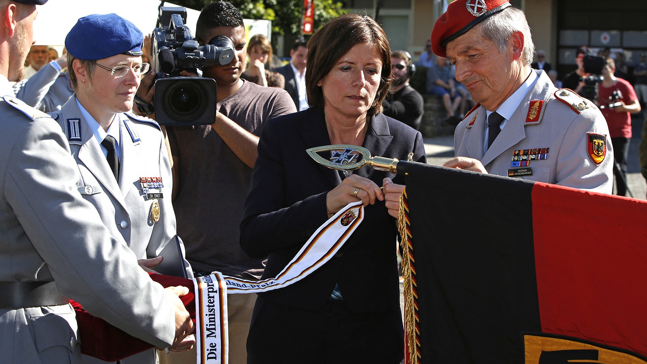 Verleihung des Fahnenbandes; Bild: Pascal Rojahn