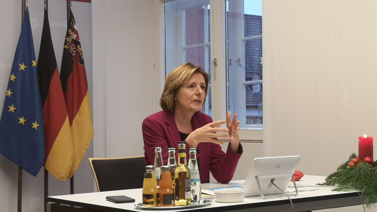Ministerpräsidentin Malu Dreyer nimmt digital an der Betriebsversammlung von PFW teil
