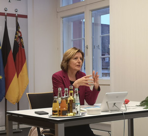 Ministerpräsidentin Malu Dreyer nimmt digital an der Betriebsversammlung von PFW teil