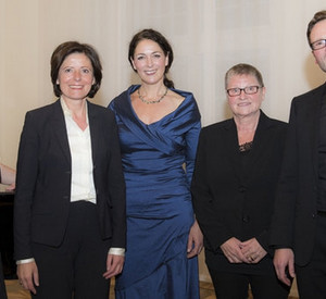 Ministerpäsidentin Malu Dreyer mit den Künstlern des Abends; Bild: Peter Pulkowski