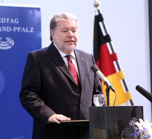 Ministerpräsident Beck bei der Gedenkveranstaltung; Bild: Sämmer