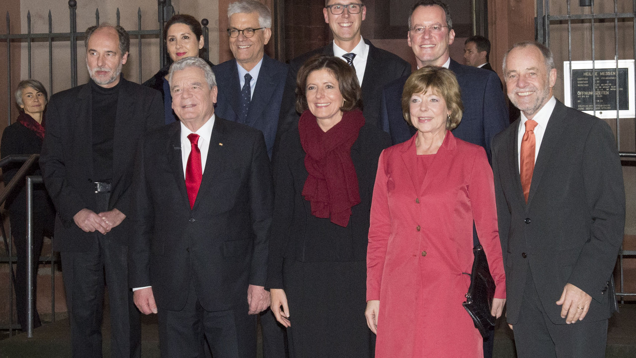 Gruppenfoto vor Beginn der Aufzeichnung des Weihnachtskonzertes