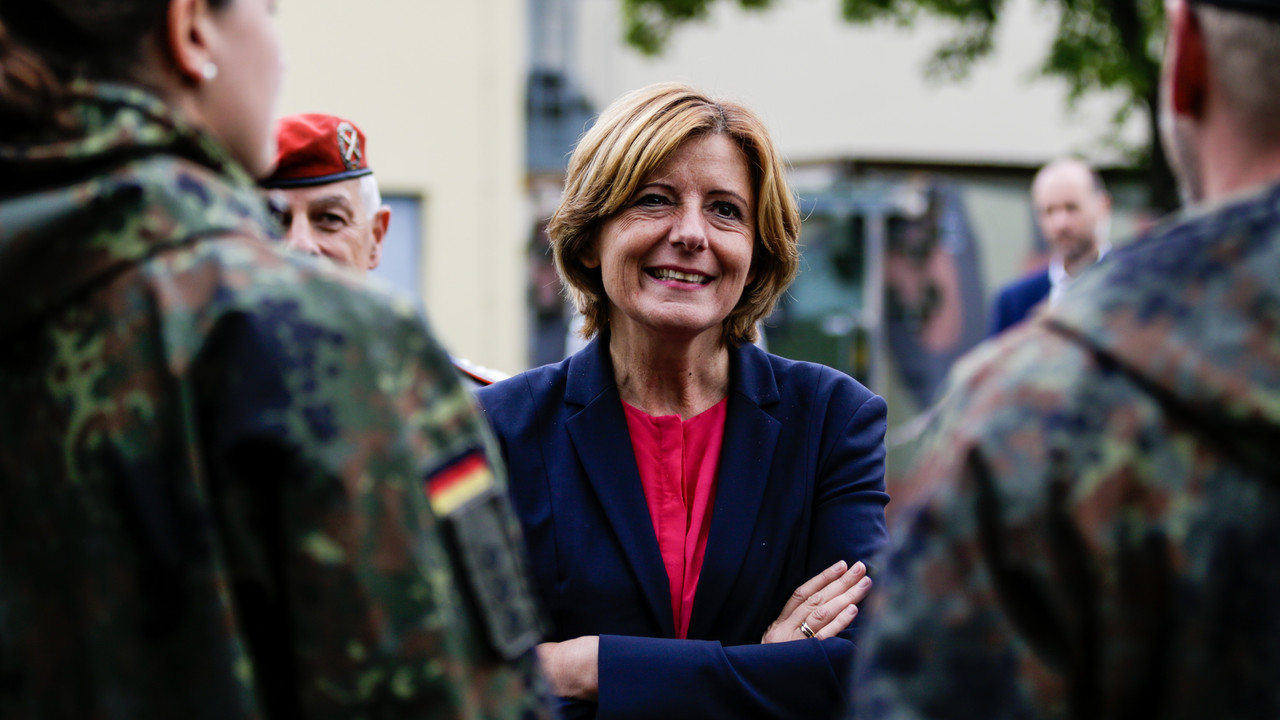 Ministerpräsidentin Malu Dreyer besucht das Zentrum Operative Kommunikation der Bundeswehr. 