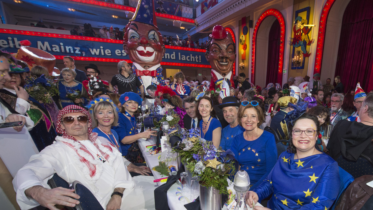 Ministerpräsidentin Malu Dreyer und ihre Gäste bei der Fernsehfastnacht 