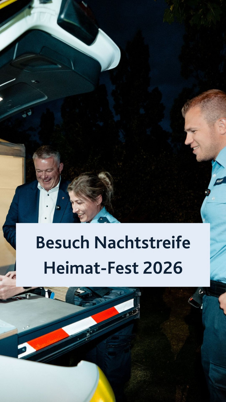Beim Heimatfest in Berlin hat Ministerpräsident Gordon Schnieder Lena Brillert und Dominik Muders von der Polizei Rheinland-Pfalz getroffen, die Teil der SWR-Serie "Nachtstreife" sind.