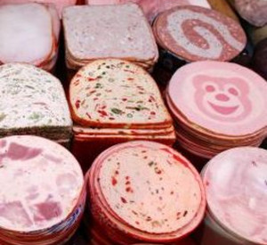 Wursttheke einer Fleischerei, Bild: dpa