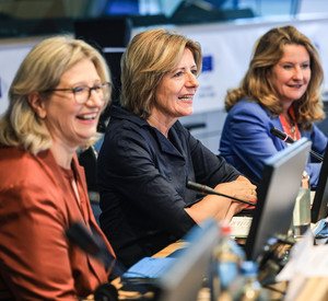 Anke Rehlinger, Malu Dreyer und Heike Raab eröffnen die gemeinsame Kabinettssitzung von Rheinland-Pfalz und dem Saarland
