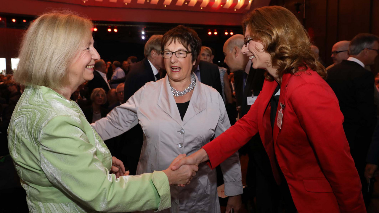 Sabine Bätzing-Lichtenthäler, Ministerin für Soziales, Arbeit, Gesundheit und Demografie, mit Bundeswirtschaftsministerin Brigitte Zypries und Bundesbildungsministerin Johanna Wanka