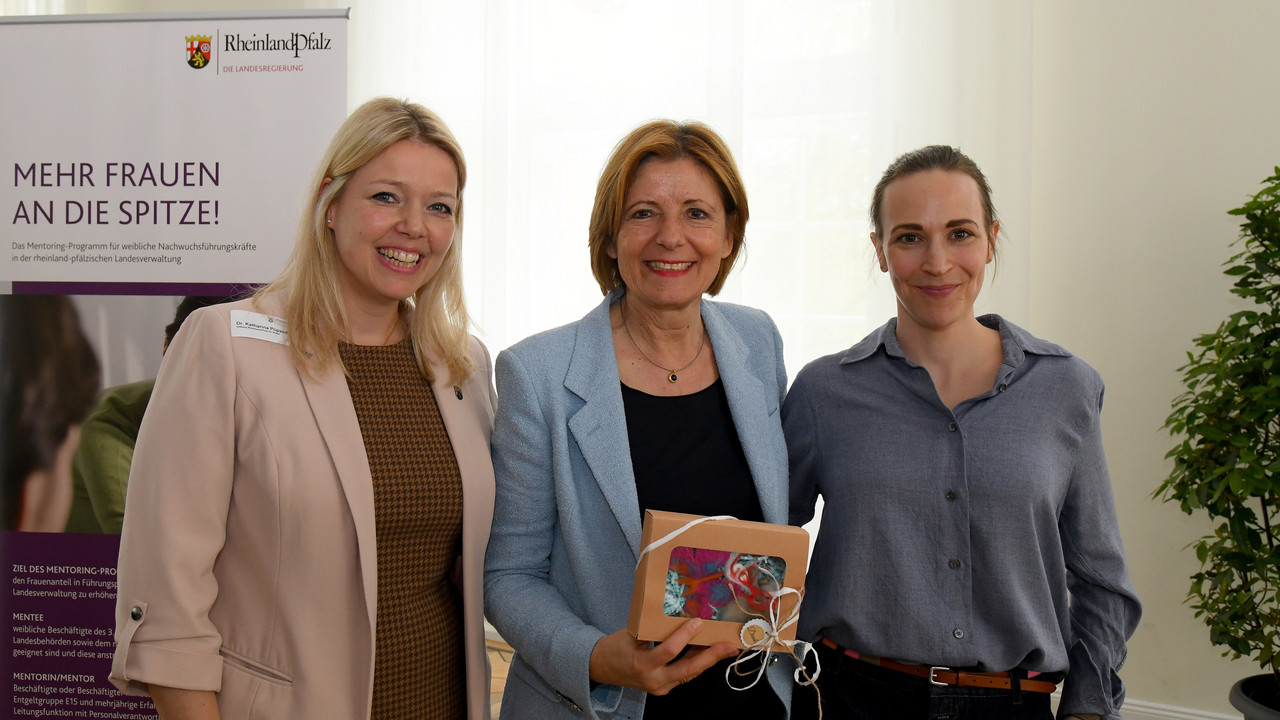 Dr. Katharina Popanda, Ministerpräsidentin Malu Dreyer, Vanessa Fischer