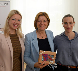 Dr. Katharina Popanda, Ministerpräsidentin Malu Dreyer, Vanessa Fischer